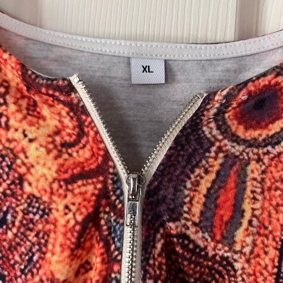 Abstract Quarter Zip Long Sleeve Top Size XL - Picture 2 of 3